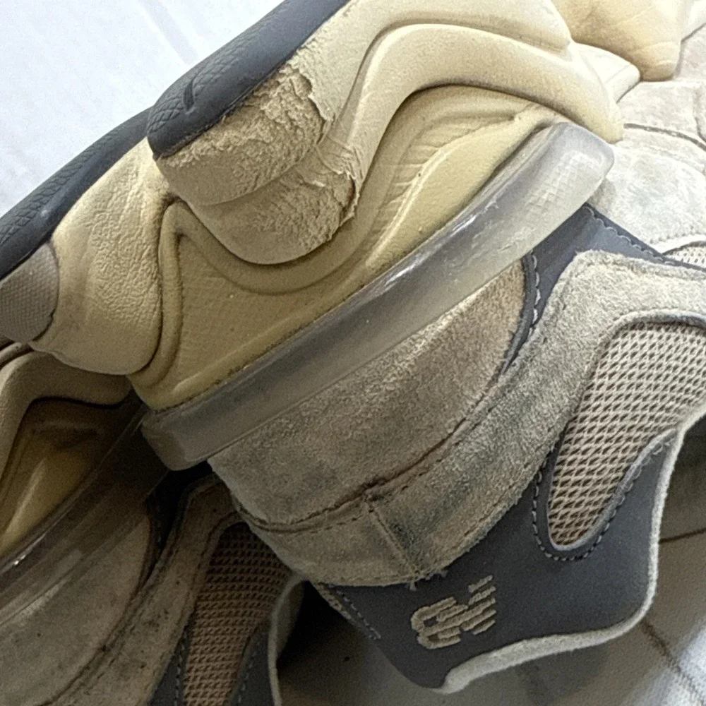 New Balance 9060 Gray Beige Low Top Lace-Up Unisex Sneakers GC9060EB 5.5 Mens